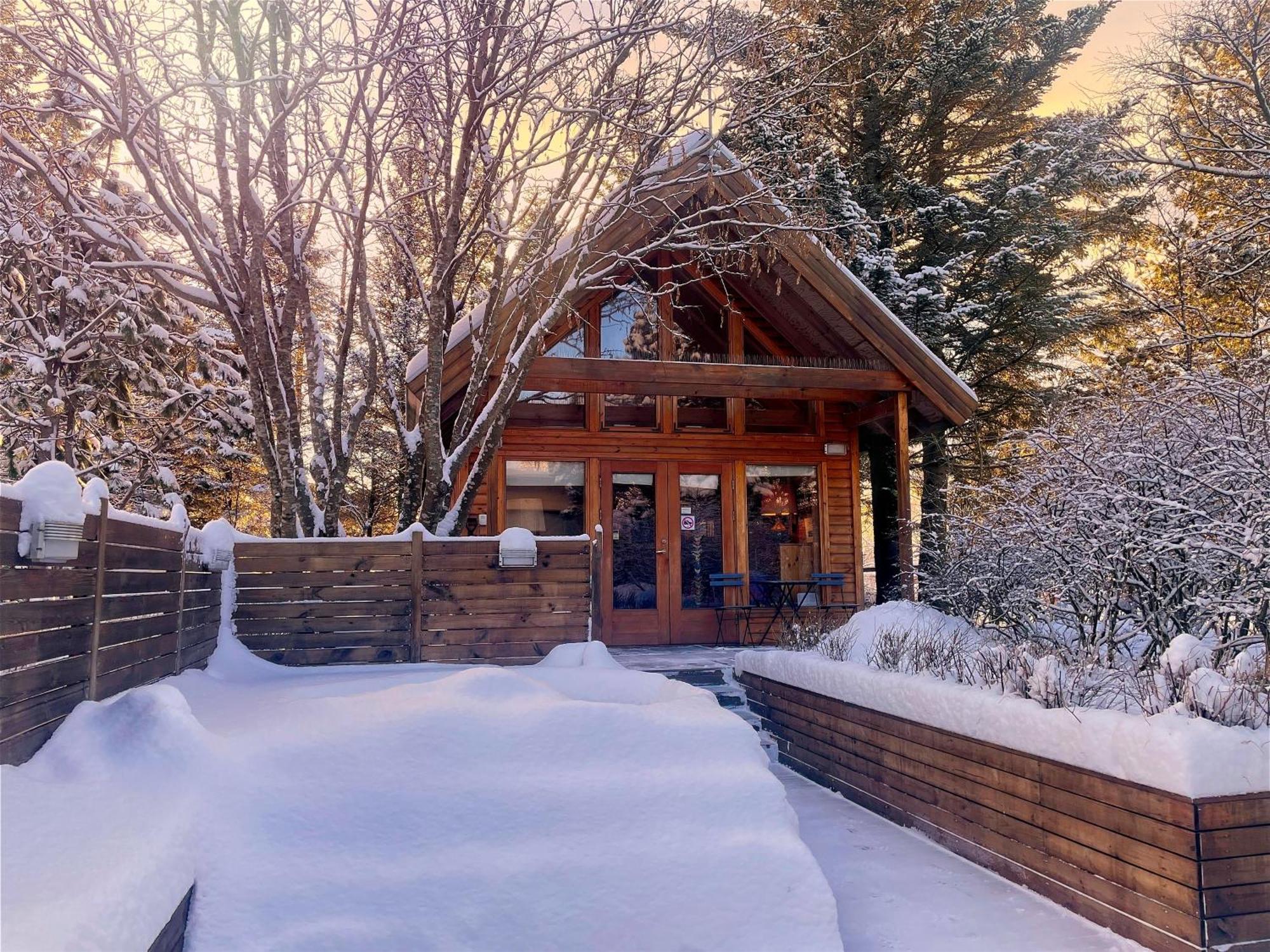 Beautiful Cottage In クヴェラゲルジ エクステリア 写真