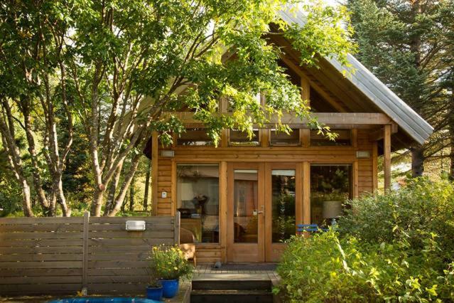 Beautiful Cottage In クヴェラゲルジ エクステリア 写真